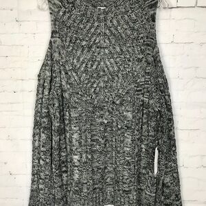 ACTIVE USA Knit Cold Shoulder Sweater (L)